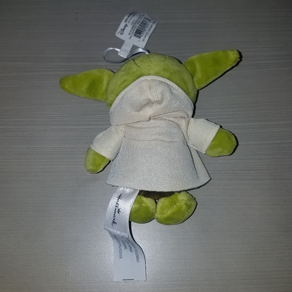 HALLMARK Star Wars 4" Plush Yoda Ornament - Picture 9 of 10